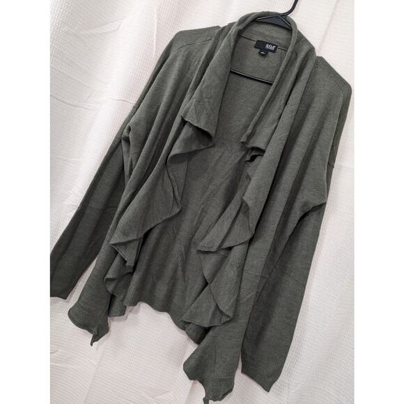 A.N.A.! DOVE GRAY KNIT RUFFLE FRONT OPEN CARDI SWEATER! FRILLY FAB! SZ L - Picture 1 of 7